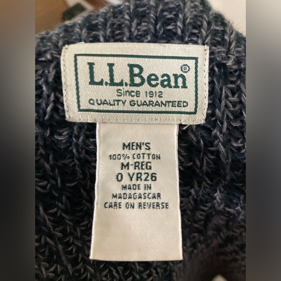 L.L. Bean Grey and Black Waffle Knit Sweater, Men's Size Medium - Picture 2 of 3